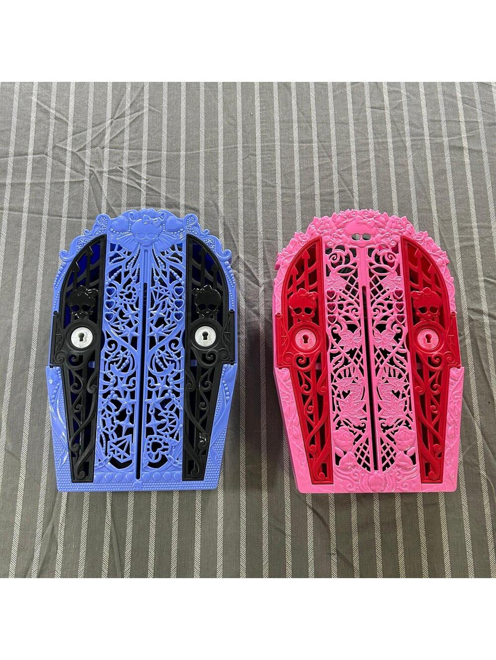 Monster high Coffin Closet & Monster High Skulltimate Secrets closet